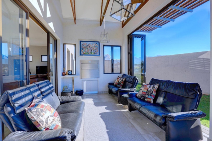 To Let 3 Bedroom Property for Rent in Kingswood Golf Estate Western Cape